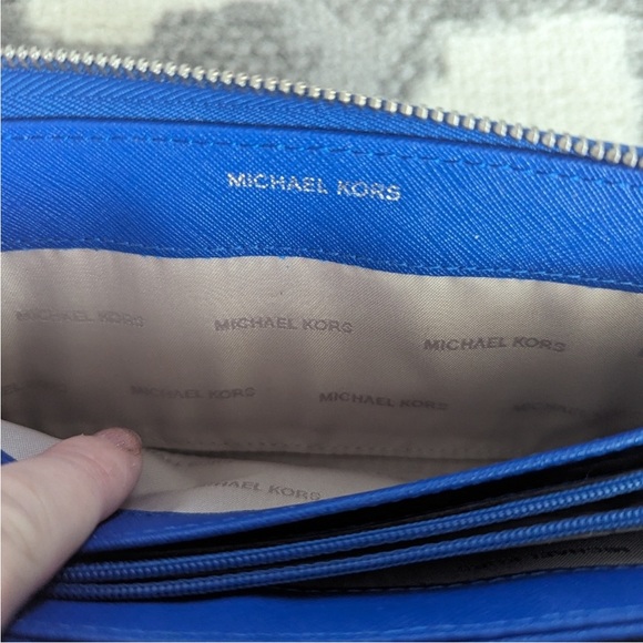 MICHAEL KORS SAFFIANO LEATHER ZIP AROUND WALLET IN ROYAL BLUE w/SILVER HARDWARE - Picture 7 of 8